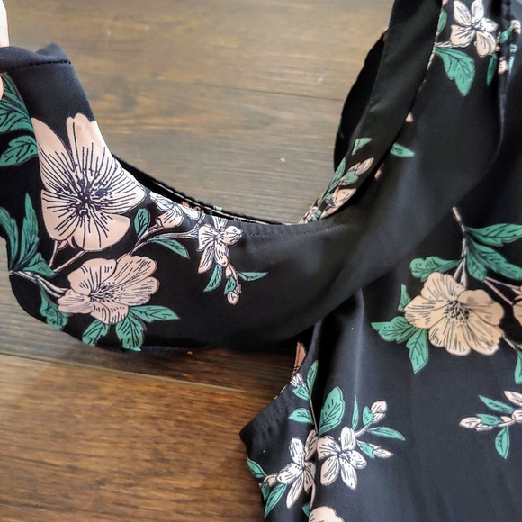 Black floral dress 👗 - Picture 3 of 4